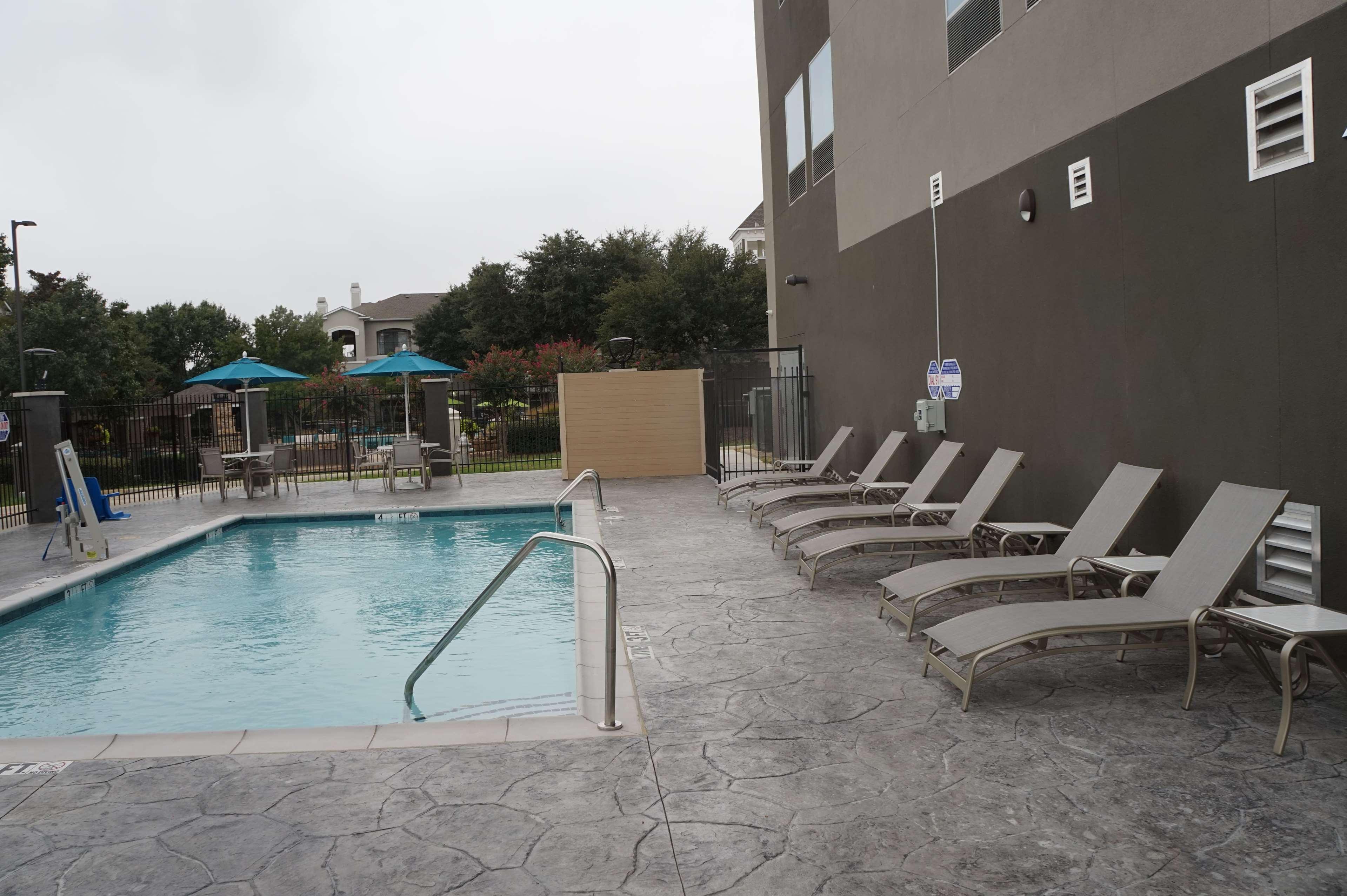 La Quinta Inn & Suites Dfw West-Glade-Parks Euless Dış mekan fotoğraf