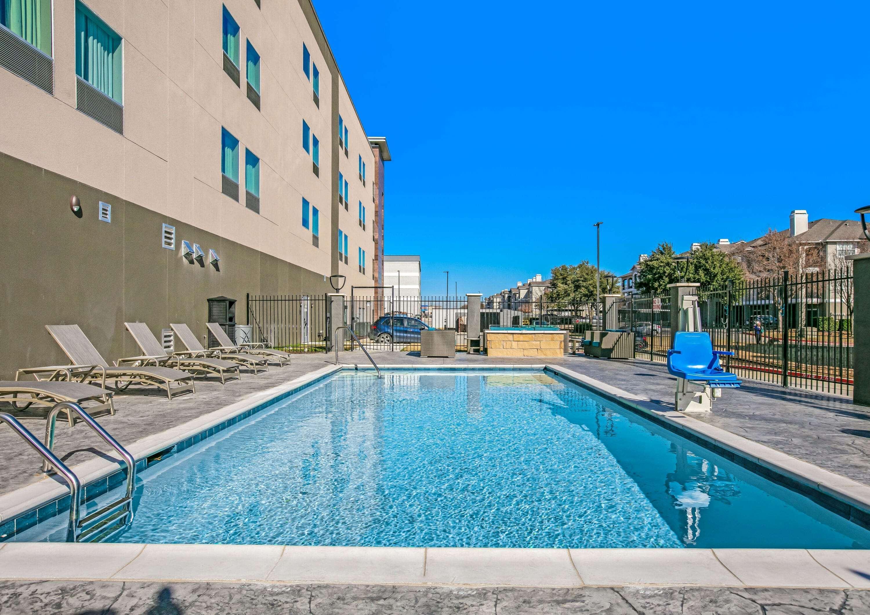 La Quinta Inn & Suites Dfw West-Glade-Parks Euless Dış mekan fotoğraf