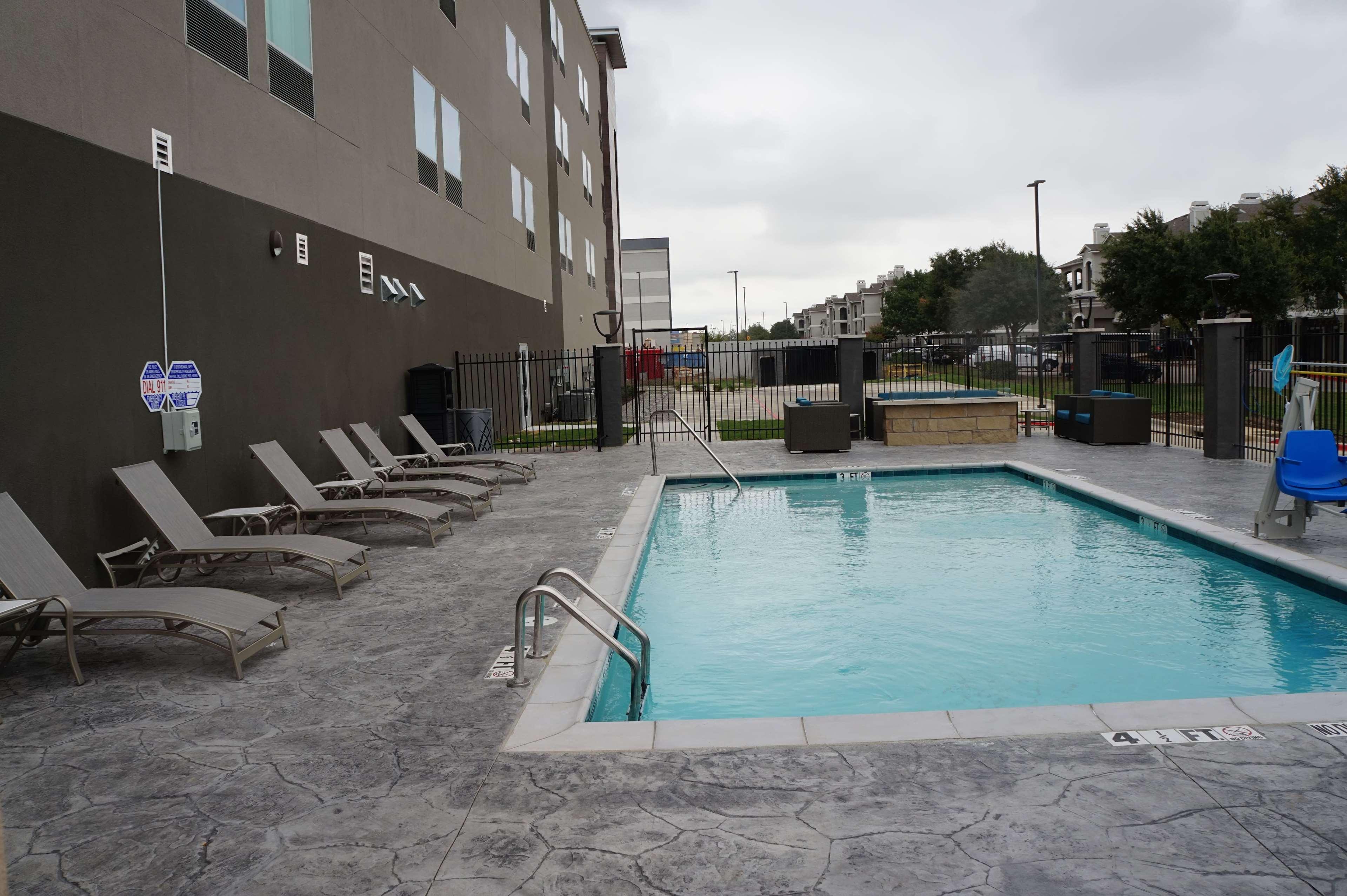 La Quinta Inn & Suites Dfw West-Glade-Parks Euless Dış mekan fotoğraf