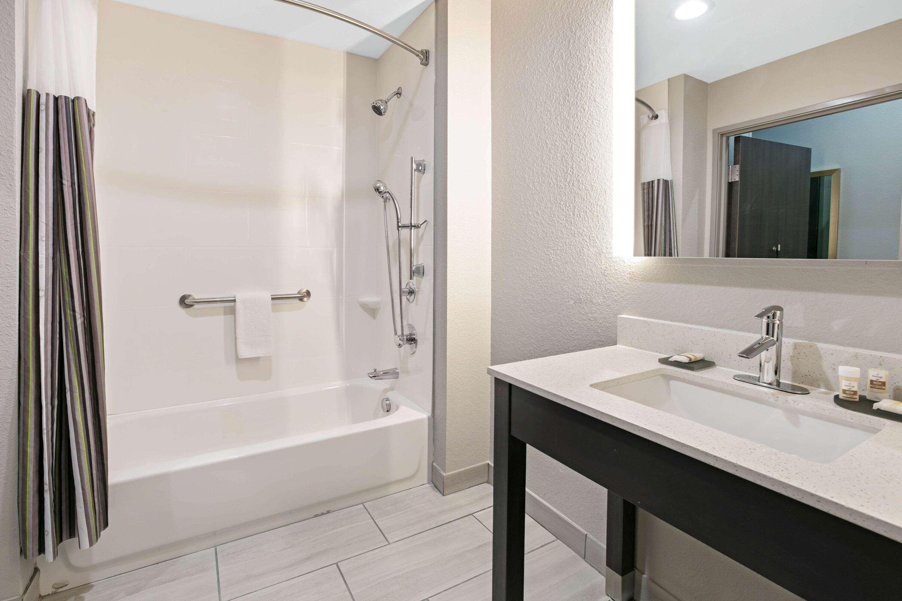 La Quinta Inn & Suites Dfw West-Glade-Parks Euless Dış mekan fotoğraf