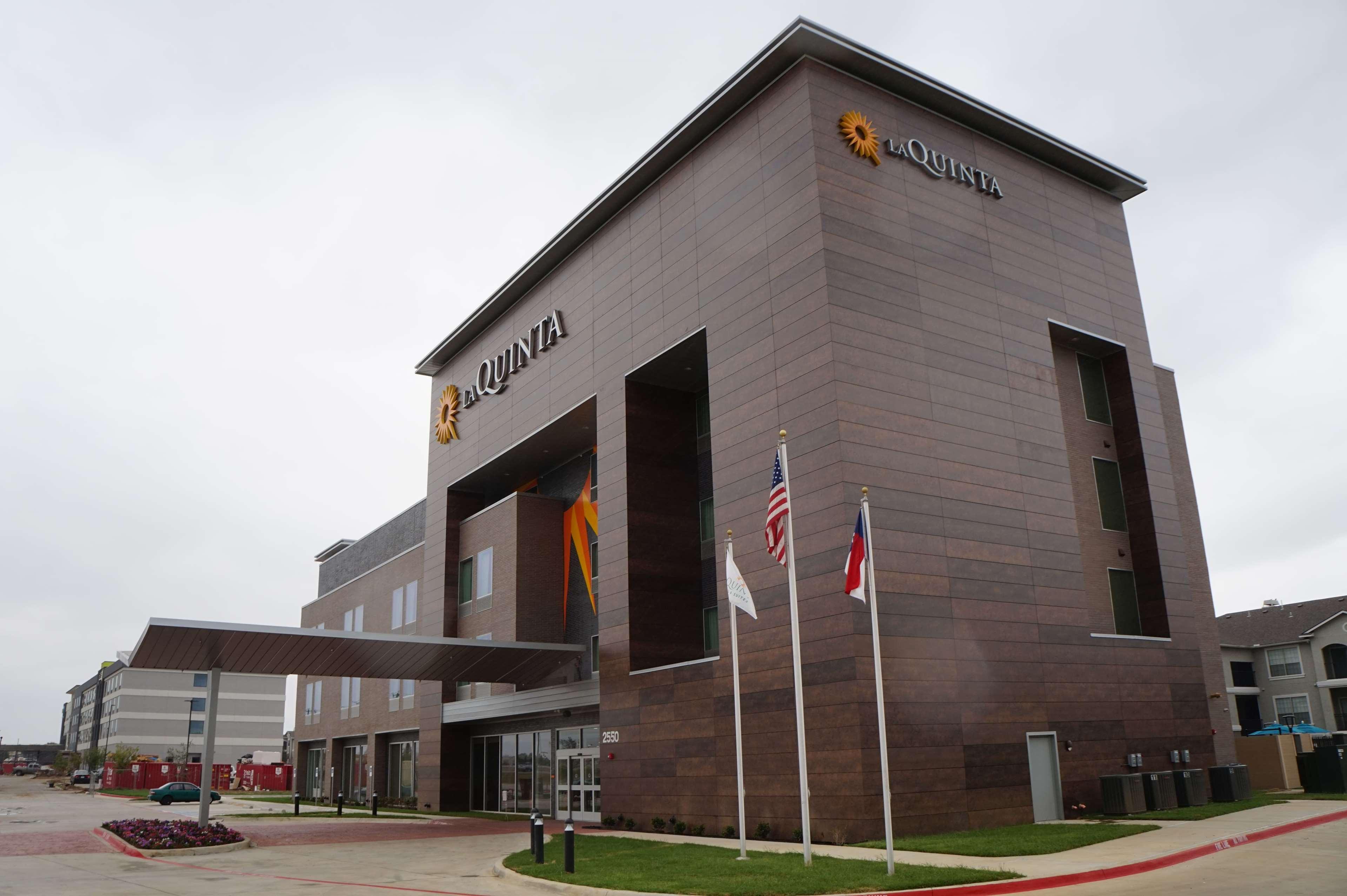 La Quinta Inn & Suites Dfw West-Glade-Parks Euless Dış mekan fotoğraf